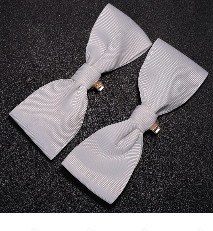 背面の白いリボン装飾の質感とボリューム感