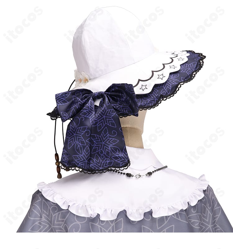 月代ユキ衣装の背面装飾と帽子ディテール。背中の意匠と帽子の形状を分かりやすく提示。