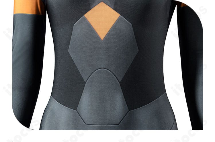 ウエスト周りの装飾ディテール。ベルト風意匠の拡大