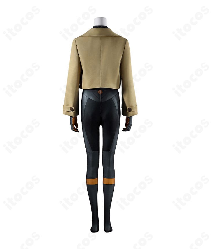 マチエール衣装の背面。コートの後ろ姿とフォルムを確認できる画像