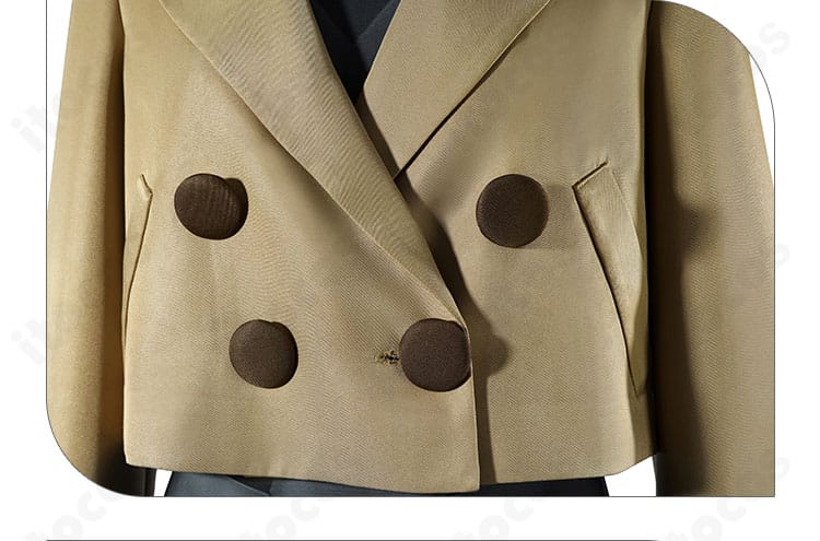 前合わせボタンのディテール。フロントの意匠と留め位置を表示