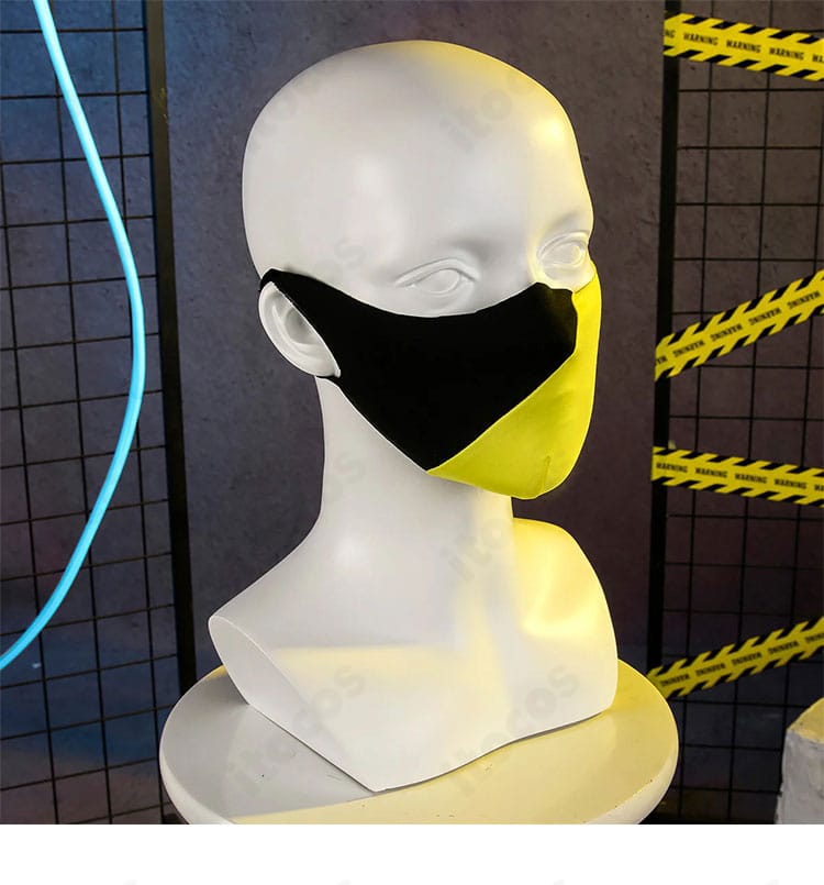 マスク側面の装飾パーツと縁の仕上げ