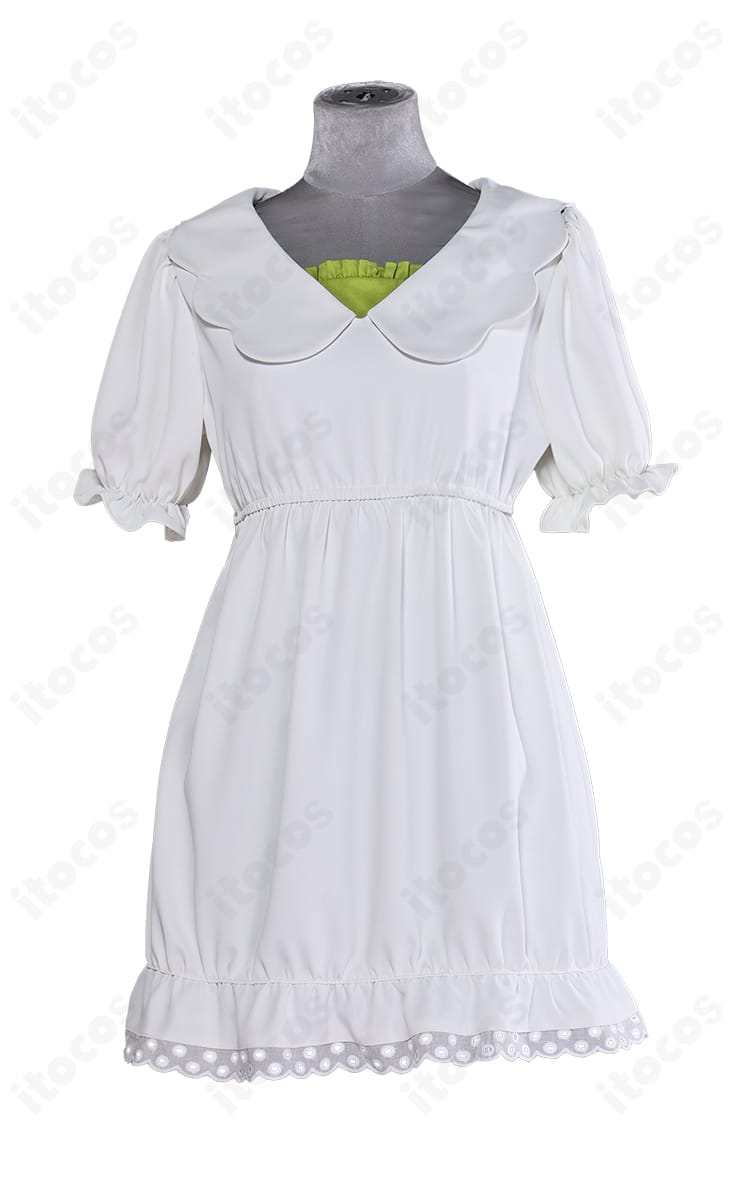 スカート部のディテール。生地の質感とヘムラインの仕上げが分かる接写。