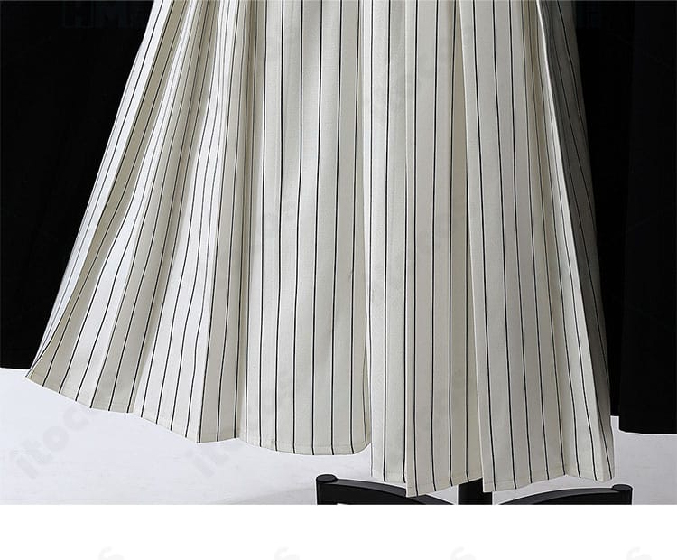 童磨 コスプレ 裾のストライプ装飾と縫製ディテール