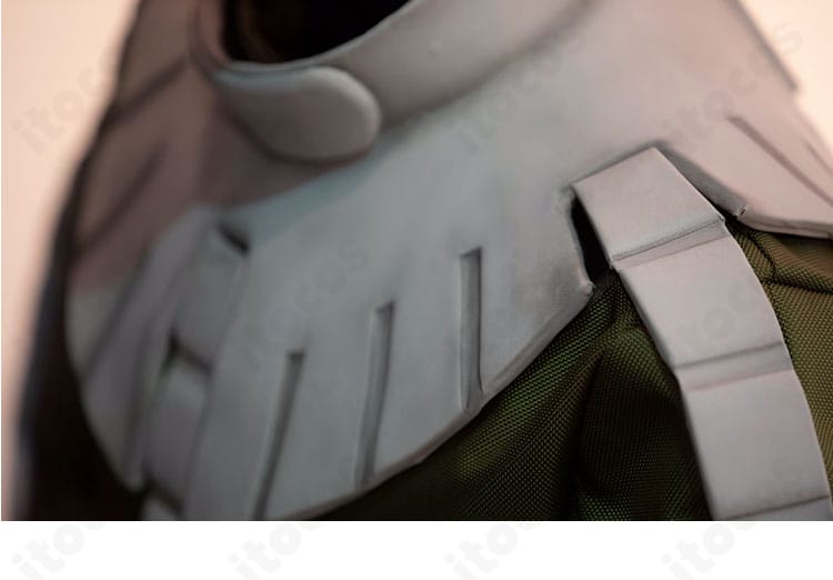 ジオン公国軍 制服の肩章・徽章ディテールの接写（機動戦士ガンダム）