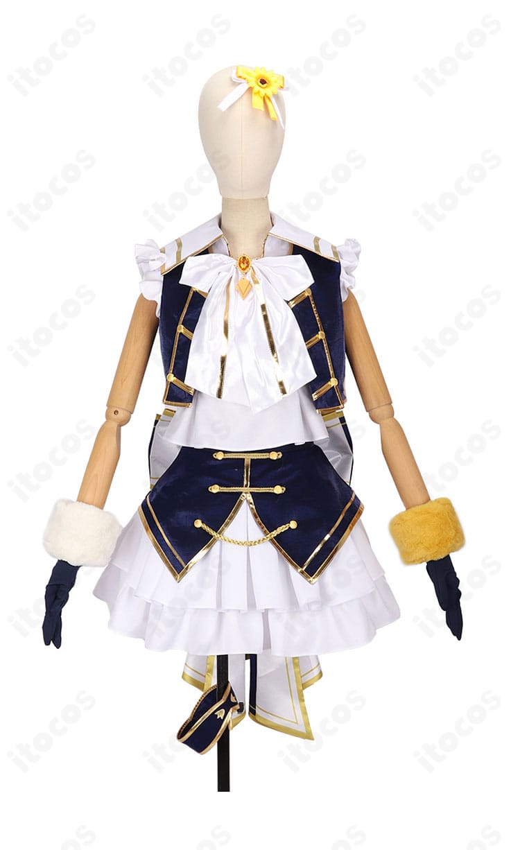 本間ひまわり 共通衣装の正面。ベストのシルエット、スカーフ位置、スカートの広がりが分かるディテール