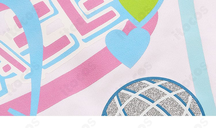 衣装の模様・パターン装飾ディテール（プリントの発色とエッジ）