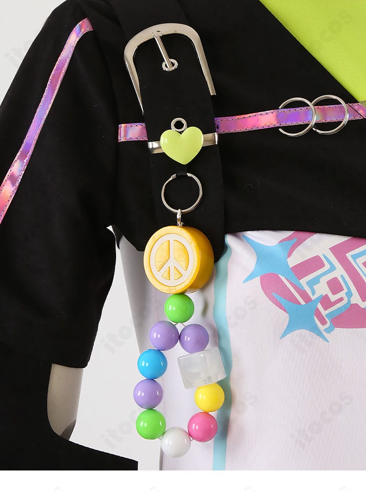 肩部分の装飾ディテール（エポレット風意匠と補強ステッチ）