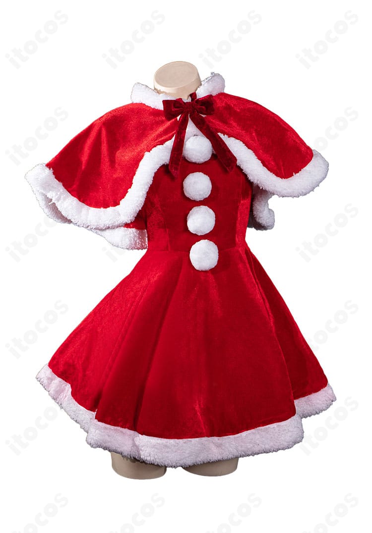 小鳥遊六花 クリスマス衣装の正面全体。Aラインのワンピースと白縁マントのシルエットが分かる構図。