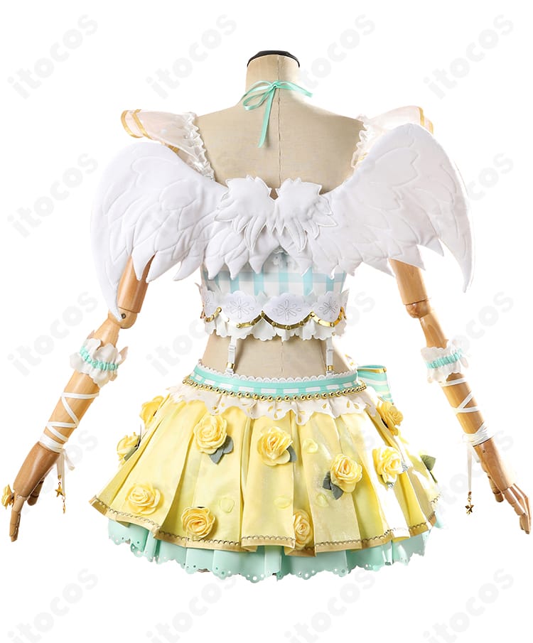 背面の装飾ディテール。大きな腰蝶結びと背面ライン、固定ループの構造をクローズアップ