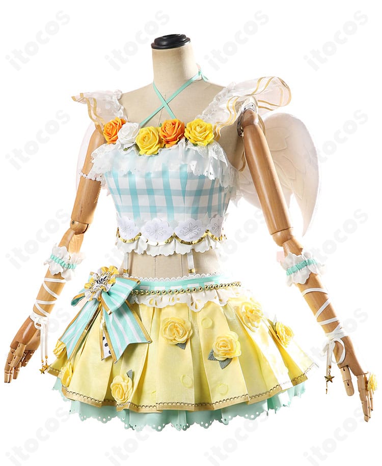 小泉花陽 フルールレーヴ衣装の側面。ウエストラインとフレアの広がり、装飾位置のバランスを示す