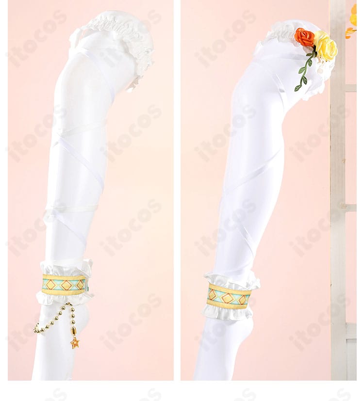 足首飾りの近接。リボンとフラワーの組み合わせ、留め方と装飾バランス