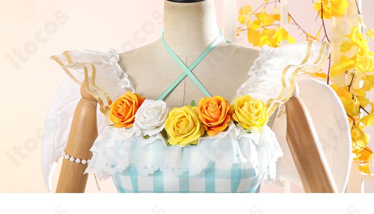 襟元の装飾ディテール。レースと花モチーフ、カラーバランスとステッチの丁寧さを強調