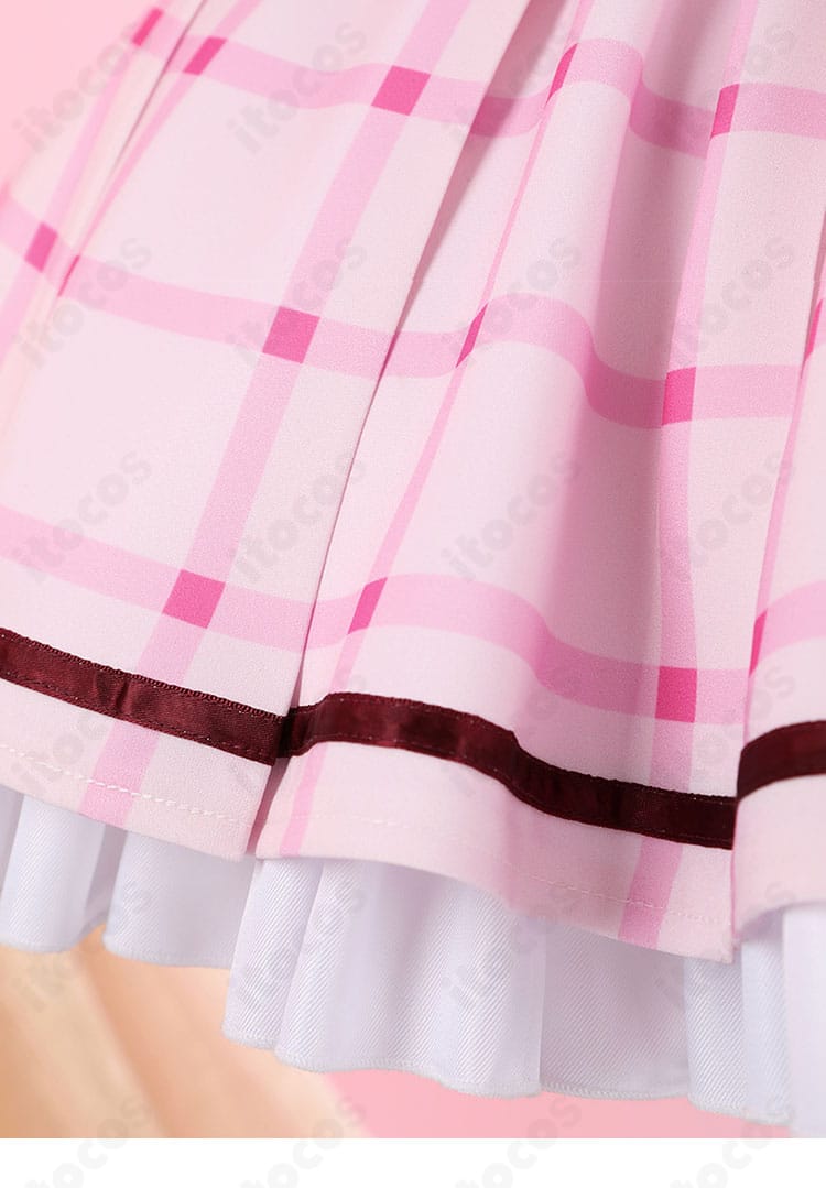 スカート裾の縁取りとドレープ感のクローズアップ