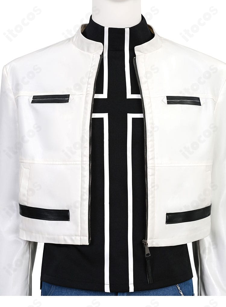 ジャケット前立ての飾りディテール接写。ステッチと留め具の質感を再現