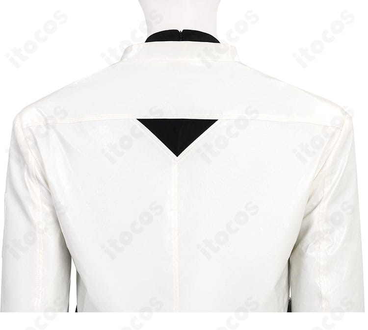 ジャケット背面ヨークと肩周りの縫製ディテール接写。ハリ感ある生地と補強縫製