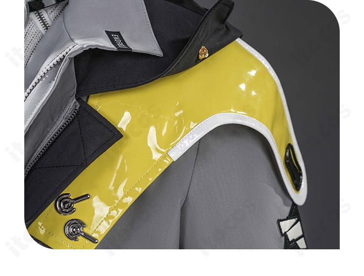 コートの襟と外周ステッチ、ラペル周りの質感が分かるディテール画像