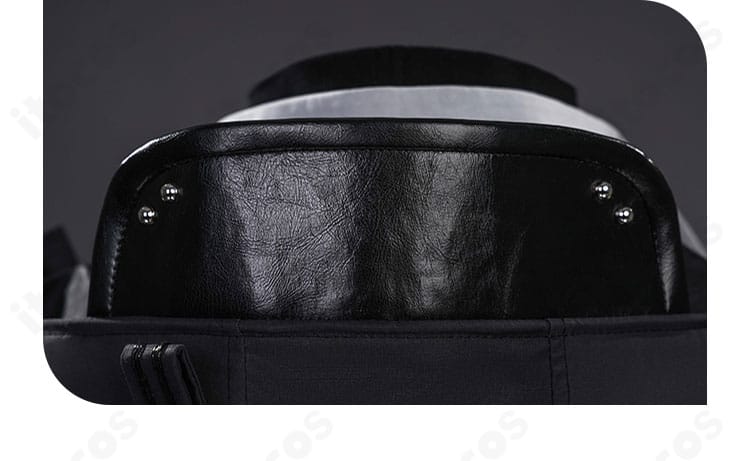 背面襟周りの切り替えラインとテープ装飾を示すディテール画像