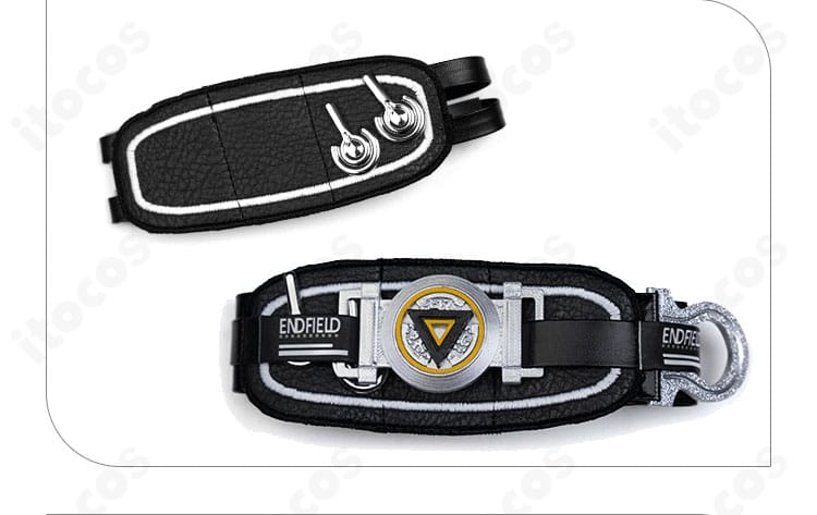 首飾りのクローズアップ。パーツ形状と金具の仕上げ