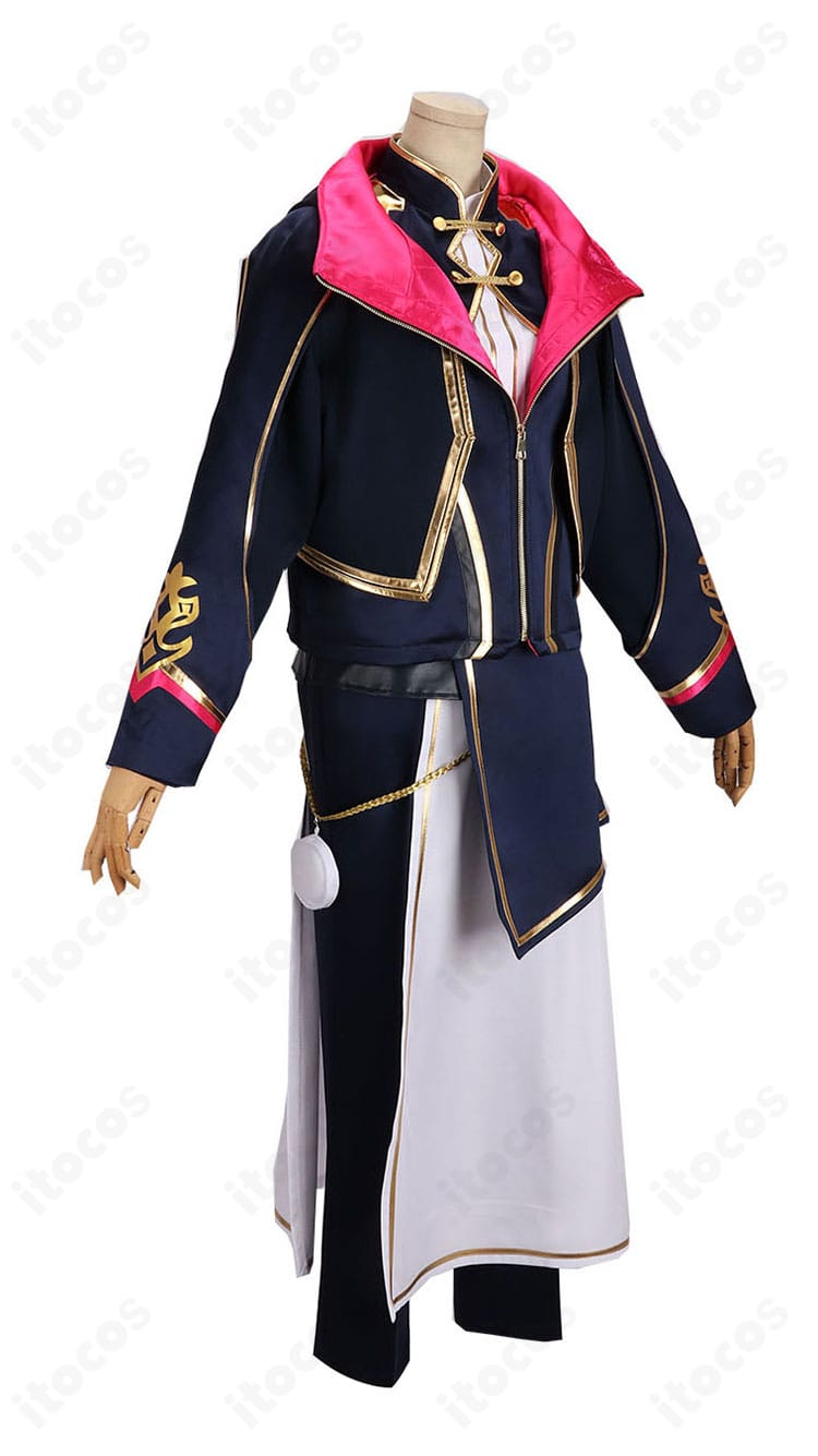 渡会雲雀 SYMPHONIA 共通衣装の側面。コートの落ち感と腰布・紐飾りの位置関係、シルエットの流れを確認。