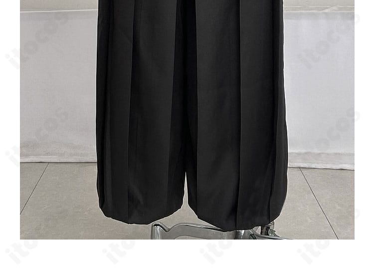 鬼滅の刃 無惨 平安時代コスプレ衣装の袴パンツ裾ディテール。可動性に配慮した裾設計で立ち姿も美しく見える。