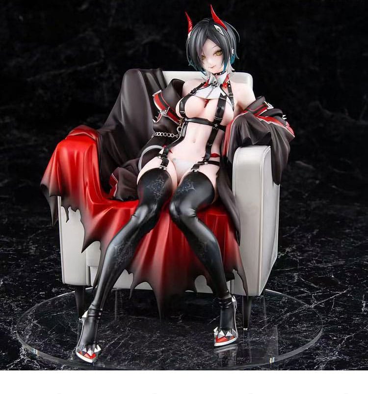 アズールレーン ウルリッヒ・フォン・フッテン 通常衣装の正面全身。黒×赤のコートとレザーレオタードを着用した高再現コスプレ衣装。