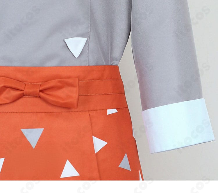 グリ衣装のリボン装飾ディテール。全体のバランスを整えるアクセントとして機能。