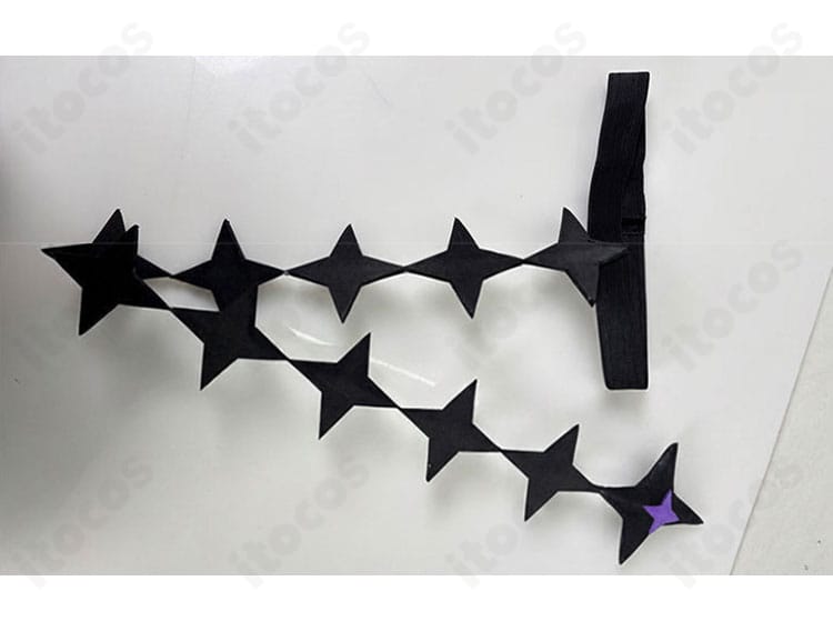 ラプラス・ダークネス アイドル衣装の尾飾りディテール。世界観に合う質感とカーブ表現をクローズアップ。