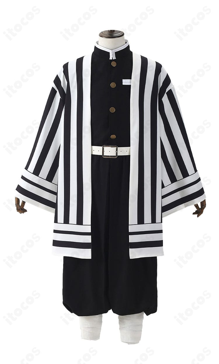 鬼滅の刃 伊黒小芭内 コスプレ 正面。鬼殺隊の意匠と刺繍を確認できる隊服ディテール