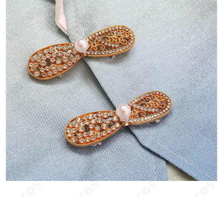 あんさんぶるスターズ Eden ヴェリテ衣装のボタン装飾ディテール。質感の良いメタル調ボタンを採用