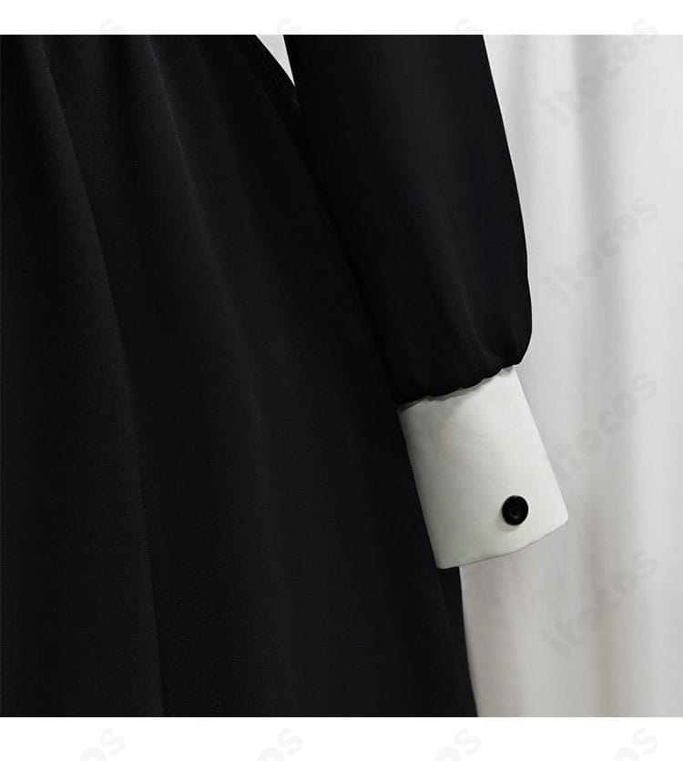 天童アリス メイドVer. コスプレ衣装の袖口と装飾ディテール。レースや切り替えの質感が見える接写