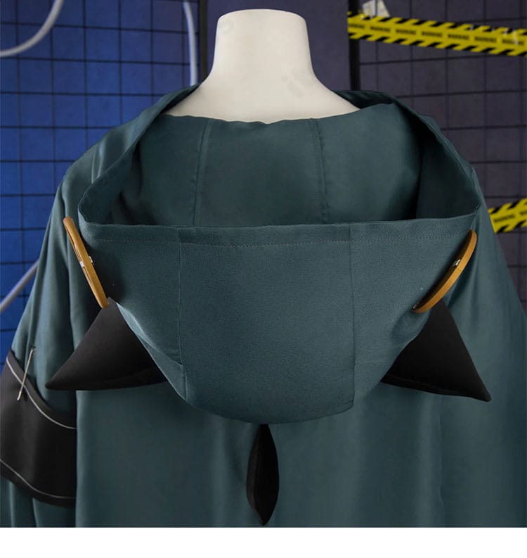 ガチアクタ ギータ 衣装のフードデザイン。角の形状と威圧感あるシルエットを強調