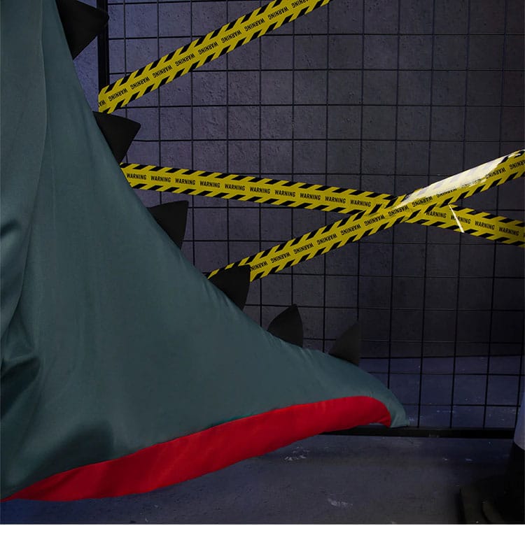 ガチアクタ ギータ コスプレ衣装の尻尾（尾巴）装飾。全身バランスと付け根の処理が見える