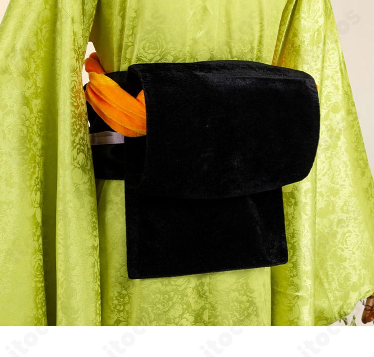 鬼滅の刃 嘴平琴葉コスプレの帯・背面ディテール。帯の結び位置とズレにくい安定構造を確認できる画像