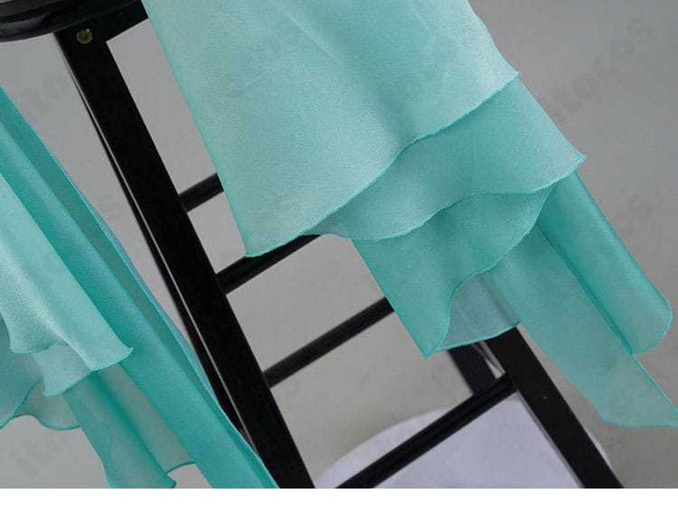 ミント・ファントーム メイド服の裾まわり詳細。細部まで丁寧に仕上げた高品質縫製