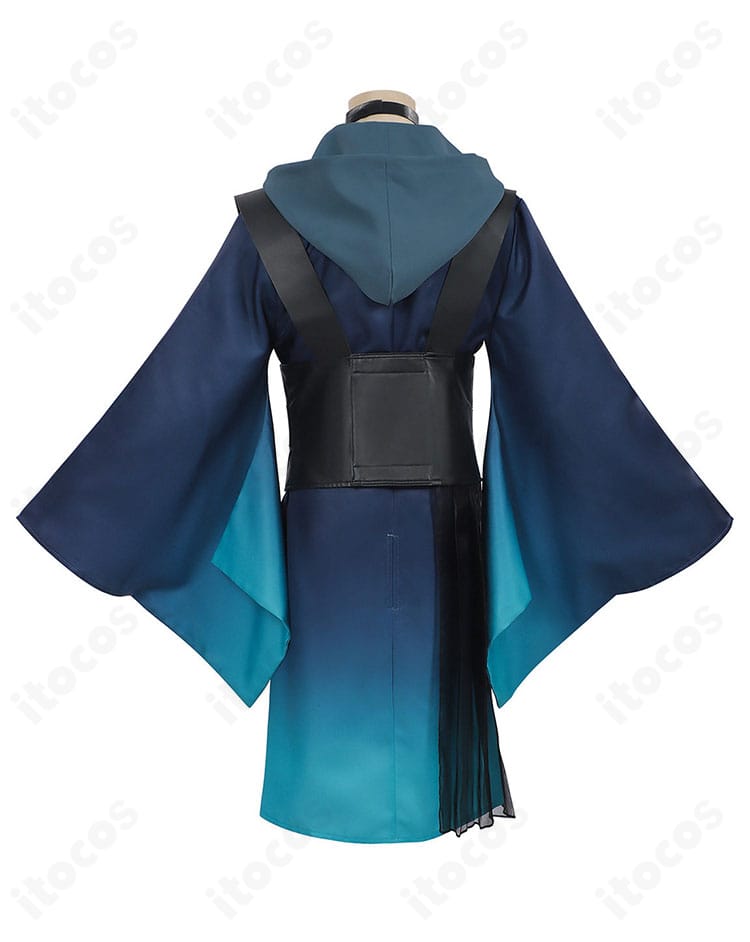 超かぐや姫！酒寄彩葉コスプレの背面。フード位置と後ろ丈、ウエストまわりの再現を丁寧に表現。