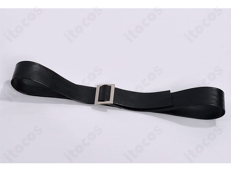 酒寄彩葉コスプレのアクセサリー細部。チョーカーの質感と留め具の仕様をクローズアップ。