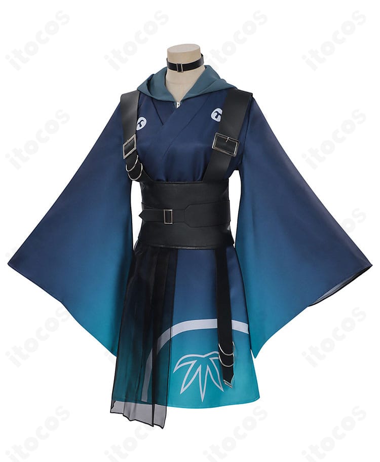 超かぐや姫！酒寄彩葉コスプレの左側面。袖と裾の分量感が分かる撮影映えバランスを強調。