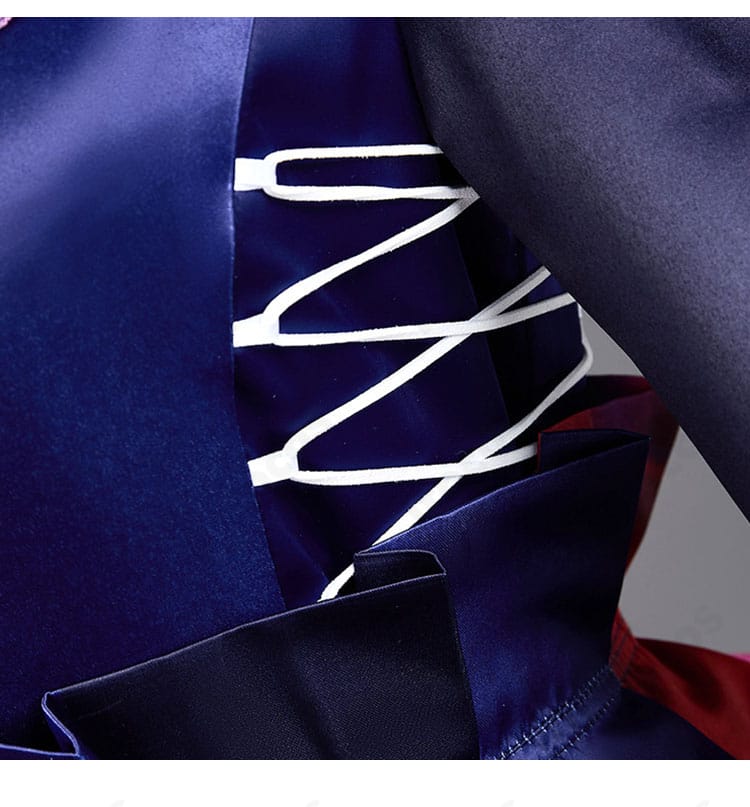 暁山瑞希コスプレ 襟元とチョーカーのアップ。素材の質感と装着位置が分かる詳細画像。