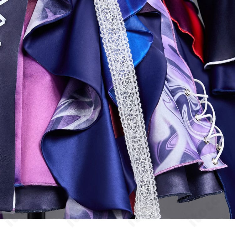 暁山瑞希コスプレ スカート裾の装飾クローズアップ。レイヤー感と縁取り仕上げを掲載。