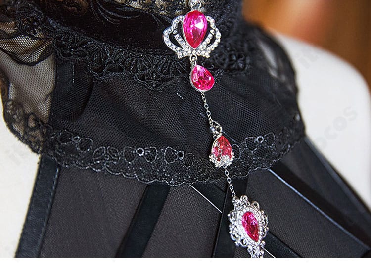 ペルソナ5X ベリィ ネックアクセサリー｜世界観を引き立てる首元チャームのアップ