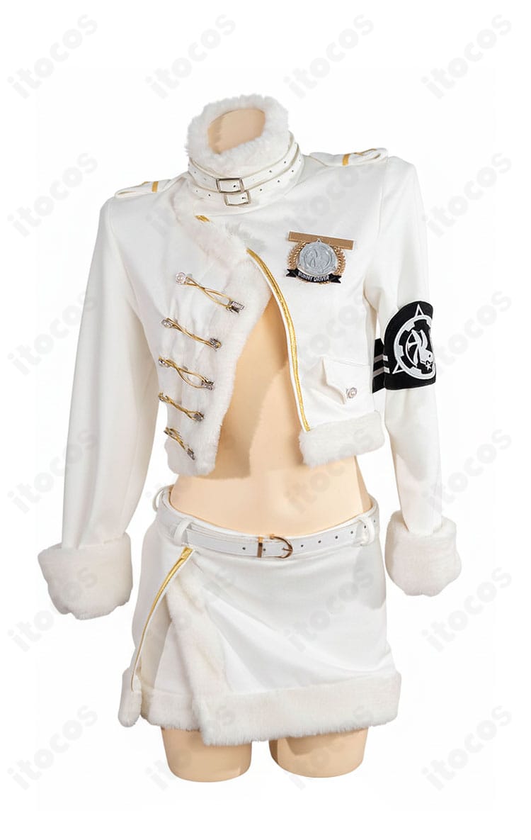 ブラン フォーチュンエクスプレス衣装の正面。トップスのラインとショートパンツのバランス、胸飾りの配置が分かるカット。