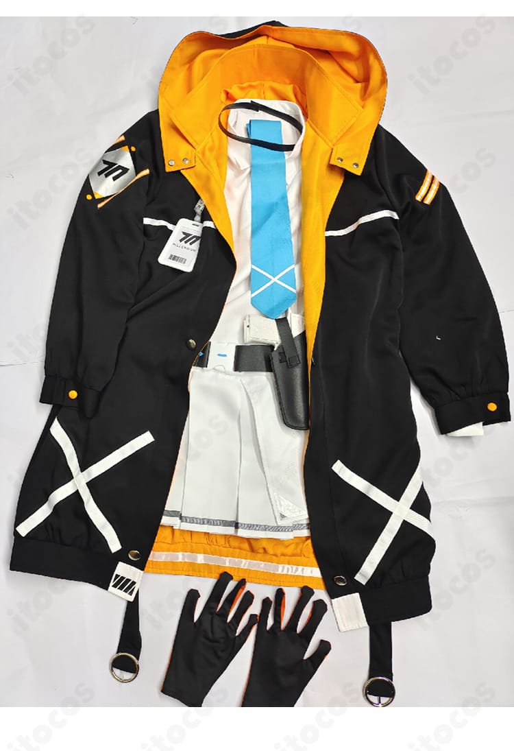 セット内容一覧。コート・スカート・インナー・ネクタイ・ベルト・手袋・ホルスター、音瀬コタマ学園制服コスプレの7点が並ぶ写真。