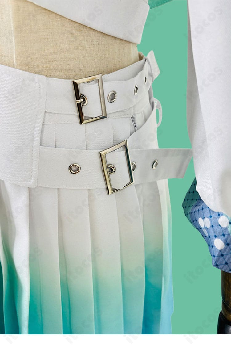 ウエスト腰飾りの接写。コルセットベルトとの重なりと装飾パーツ配置が分かる画像