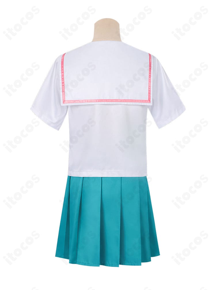 超かぐや姫！ 酒寄彩葉 制服コスプレの背面。着丈とプリーツの広がりを確認