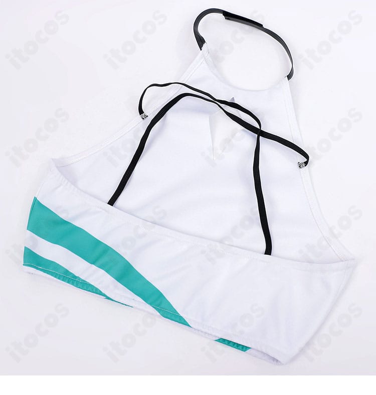 トップス背面のディテール。背中の縫い合わせと留め仕様、生地の質感と通気性を表現。