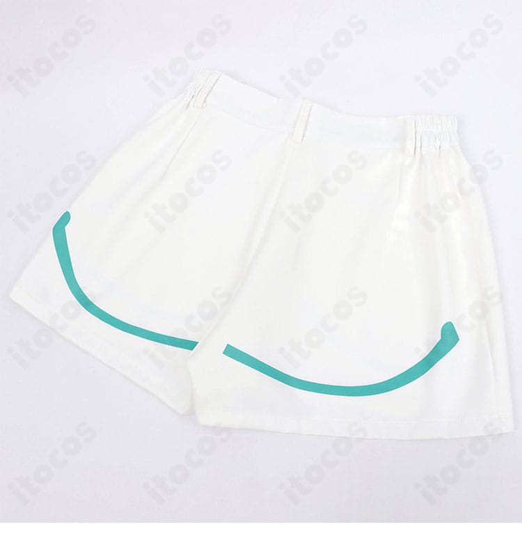 ショートパンツ背面の装飾ディテール。ヒップ周りのカッティングと可動性、縫製の仕上げを確認。