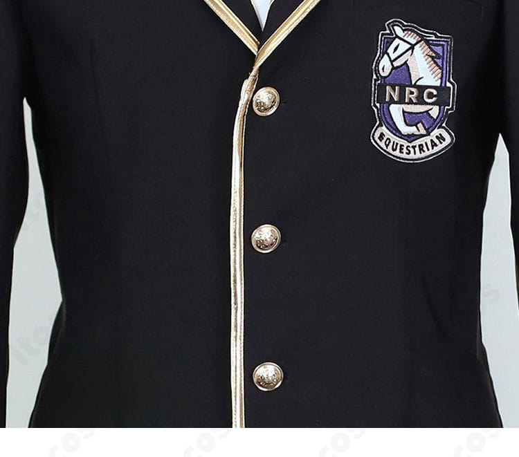 前立て装飾のアップ。金具・ボタンの光沢と縫製の整いで高い再現度を示すカット