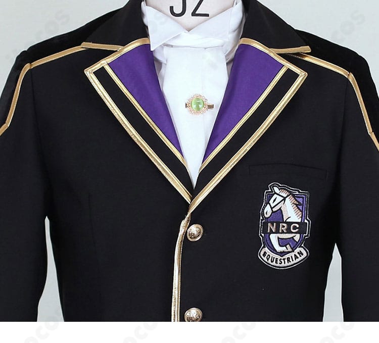 前立てとボタンのクローズアップ。金具の質感と等間隔の配置でクラブウェアらしい端正さを表現