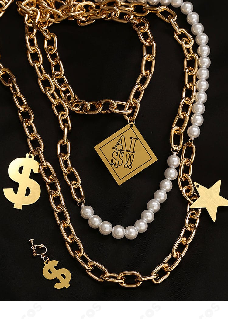 耳飾りなどアクセサリーの近接カット。金具の質感とサイズ感、全体コーデのアクセント効果を解説